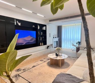 Shanghai Appartement | Eastern Hub - Bund Branch Designer Open Kitchen Super Large Sofa Deluxe Three Room