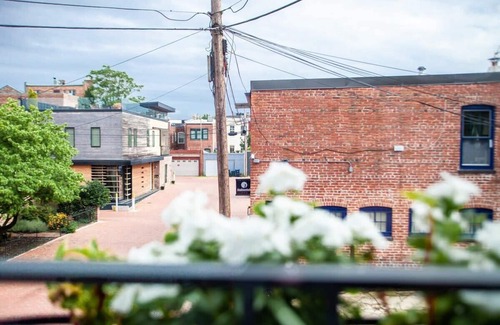 Capitol Hill Appartement | Eastern Market Carriage house efficiency // PRIVACY