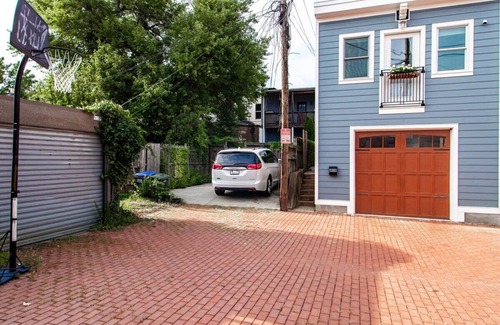 Capitol Hill Appartement | Eastern Market Carriage house efficiency // PRIVACY