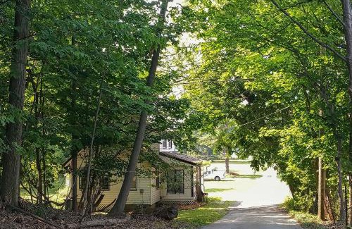 Eastlake Maison | Eastlake Home with Patio Less Than 1 Mi to Lake Erie!