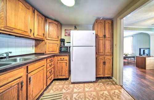 Eastlake Maison | Eastlake Home with Patio Less Than 1 Mi to Lake Erie!