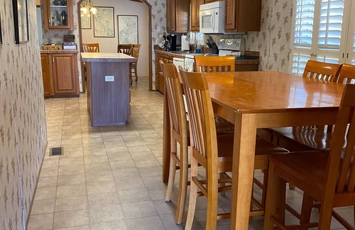 Iuka Maison | Eastport Cabin 3 - Pickwick Lake - Marina Views