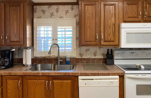 Iuka Maison | Eastport Cabin 3 - Pickwick Lake - Marina Views