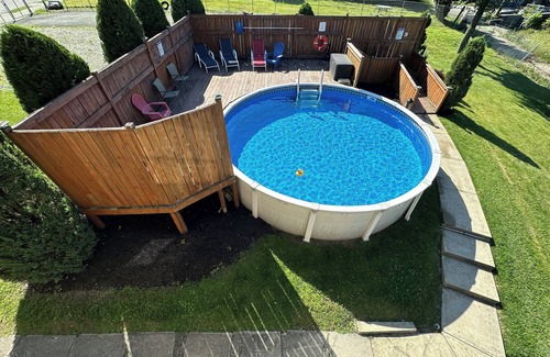 Lincoln-Lemington-Belmar Maison | Eastside urban rental has pool, free parking & sleeps up to 6!