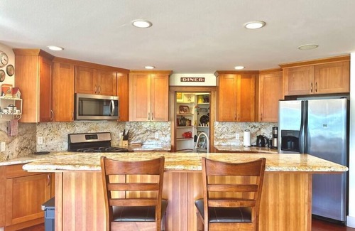 Eastsound Maison | Eastsound Overlook - NEW LISTING/SALISH VIEWS/WALK TO TOWN!