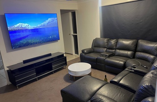 Redbank Plains Maison | Easy Access Accommodation