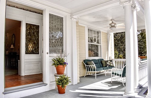 Pawtucket Maison | Easy access elegance, minutes from 95, colleges, Gillette and Providence.