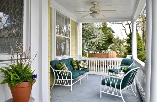 Pawtucket Maison | Easy access elegance, minutes from 95, colleges, Gillette and Providence.