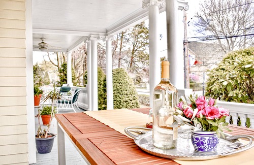 Pawtucket Maison | Easy access elegance, minutes from 95, colleges, Gillette and Providence.