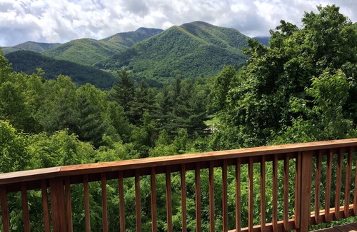 Maggie Valley Cabine | Accès facile, à quelques minutes du ski, animaux acceptés, wifi et câble, nettoyage incl.