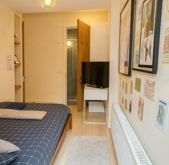 Junction Maison | Easy Access to Central London-Private Ensuite & Terrace