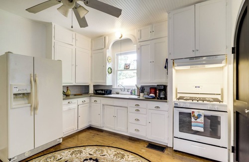 Brenham Maison | Easy Dtwn Access: Restored 1930s Brenham Retreat