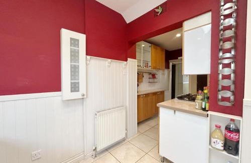 Elm Park Maison | Easy London Access 9mins Walk to Elm Park Station & Near City Airport