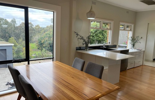 Malvern East Maison | Easy Walk to station-Pets Welcome-Golf Course Views