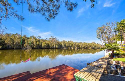 Wyong Maison | Easygoing Poolside Relaxation on Wyong River