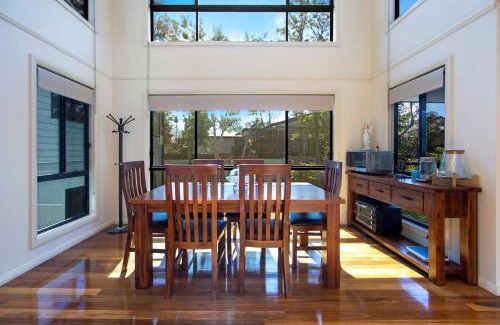 Wyong Maison | Easygoing Poolside Relaxation on Wyong River