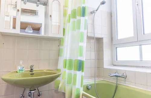 Ottakring Appartement | EasyStay private Room with a shared Bathroom