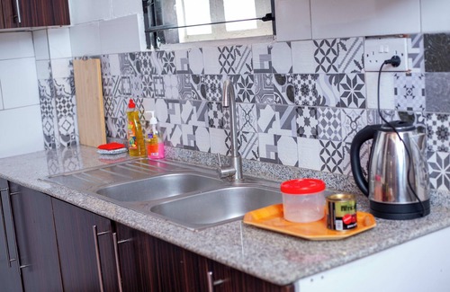 Mbezi Beach Maison | EAZY BREEZY BACKPACKERS 3 Bedrooms House