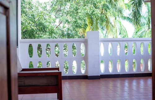 Mbezi Beach Maison | EAZY BREEZY BACKPACKERS 3 Bedrooms House