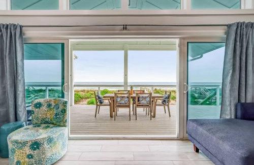 Fernandina Beach Maison | Ebb Tide Cottage - Beachfront - Huge Oceanfront Deck - Hot Tub
