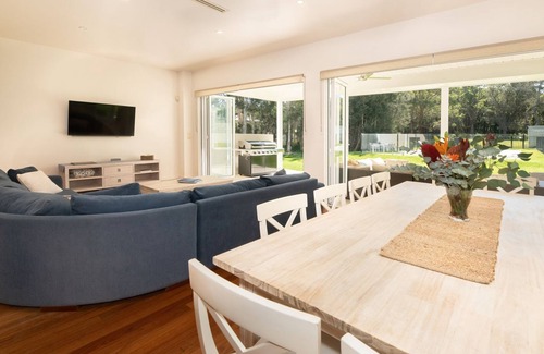 One Mile Maison | Echo Beach House One Mile