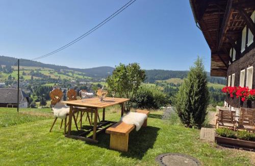 Kaisershaus Appartement | Echtes Schwarzwaldhaus - Traditionell & Modern