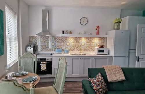 Montpellier Maison | Eclectic 1BD in the Heart of Cheltenham
