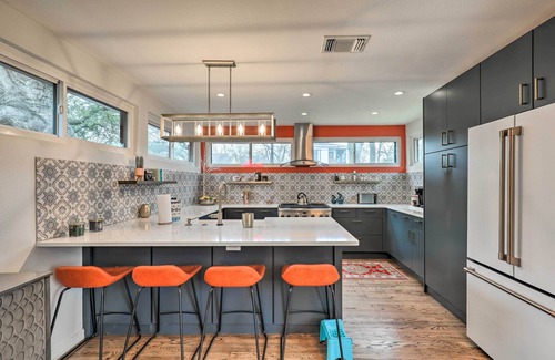 Hancock Cottage | NEW! Eclectic Austin Bungalow: Central Location!