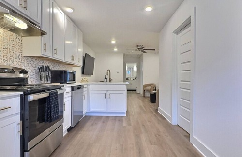 Forest Park Appartement | Eclectic Retreat in Heart of Downtown
