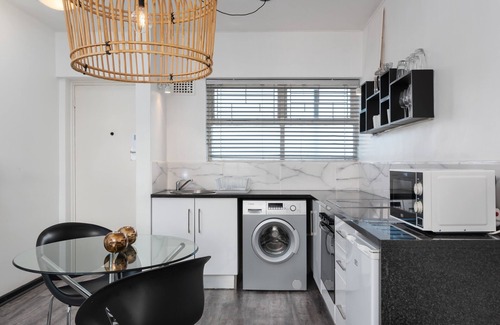 Green Point Appartement | Eclectic Studio | Walk to Green Point's Best Cafes