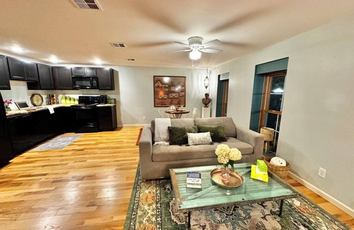 La Crosse Appartement | Eclectic Unique Cozy 1-bedroom apartment with WiFi, AC in charming La Crosse