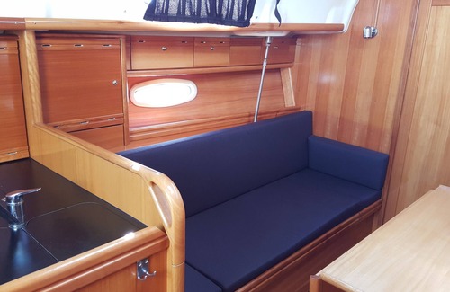 Greifswald Location De Bateaux | Éclipse du soleil. Vivre sur le yacht en centre ville