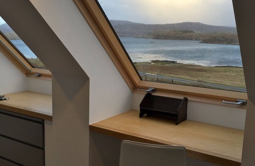 Skinidin Maison | Maison moderne respectueuse de l'environnement et du dos, vue imprenable depuis toutes les chambres, par Dunvegan