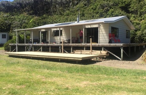 Coromandel Peninsula Maison | Eco-Bach à l'intérieur d'un sanctuaire de kiwis