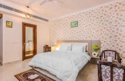 Sector 40 Appartement | Eco Charm in Every Corner with Balcony