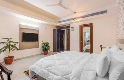 Sector 40 Appartement | Eco Charm in Every Corner with Balcony