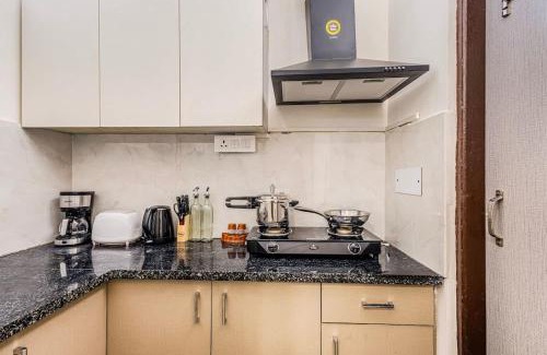 Sector 40 Appartement | Eco-chic haven in Gurgaon with balcony