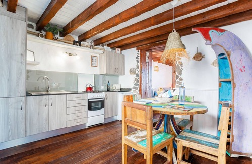 Arrieta Cottage | Eco Fishermans Cottage luxuriant en bord de mer, port paisible/plage de sable,