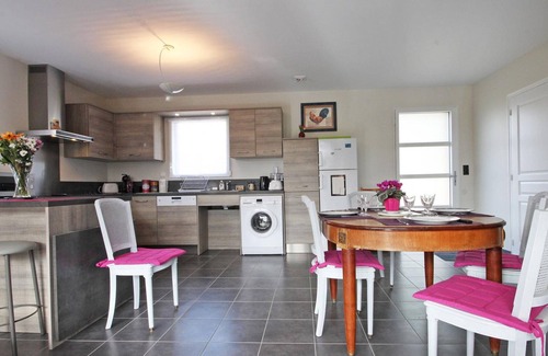 Saint-Martin-d'Ecublei Cottage | Écogîte confortable avec jardin clos, adapté PMR, proche de la forêt et de L'Aigle, jusqu'à 8 pers.