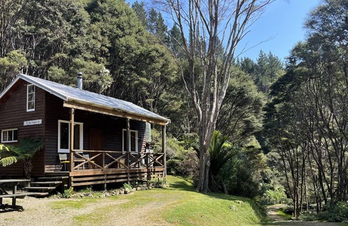 Colville Cabine | Eco Friendly Bush Cabin Retreat on a Tranquil Farm