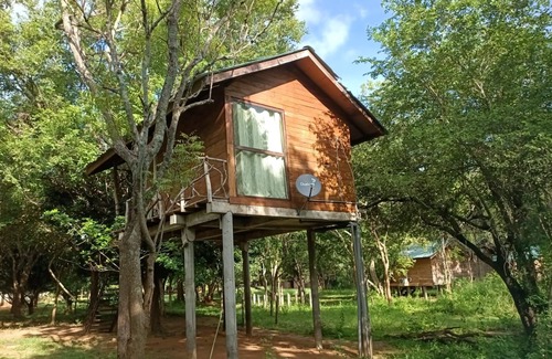 Sigiriya Station Balnéaire | Eco-friendly Eighth Wonder lodge bedroom resort with AC, Wi-Fi in Sigiriya