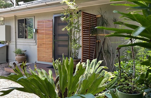 Booroobin Cabine | Eco-luxe studio and amazing Glasshouse Mountains views.