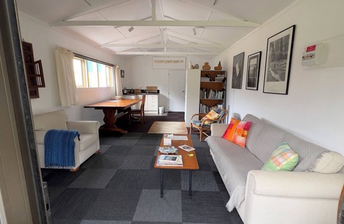 Opunake Cottage | Eco retreat, easy stroll to beach. Organic garden setting