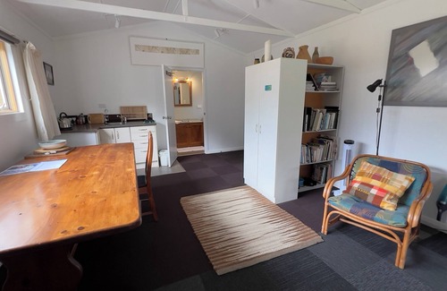 Opunake Cottage | Eco retreat, easy stroll to beach. Organic garden setting
