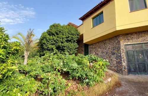 Montijos Maison | Eco Rural house surrounded by nature and views, WIFI