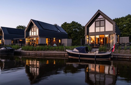 Balk Maison | Villa sur l'eau moderne sur l'eau frisonne