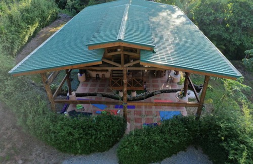 Platanillo Maison | Casa Corazon del Rio est complète avec une chute d'eau en cascade, un trou de nage et une rivière