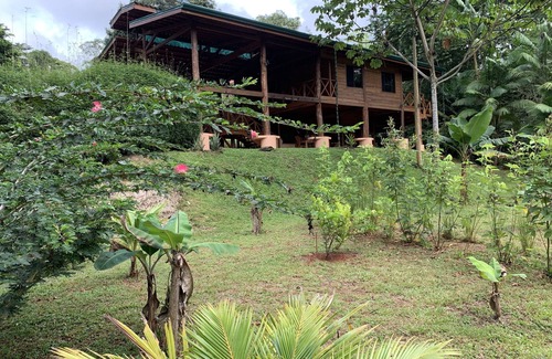 Platanillo Maison | Casa Corazon del Rio est complète avec une chute d'eau en cascade, un trou de nage et une rivière