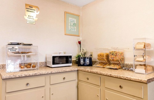 Holland Hôtel | Econo Lodge Airport - Holland