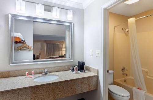 Byron Cabine | Econo Lodge Byron - Warner Robins